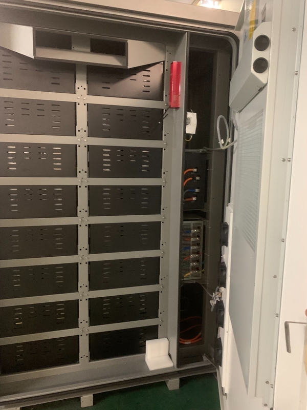 Armadio ESS esterno raffreddato ad aria 229kwh LFP grande capacità per lo stoccaggio dell'energia del parco e l'alimentazione di riserva