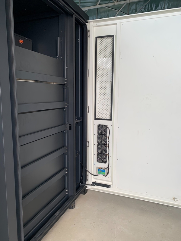 Voltaggio nominale 380 VAC 100kw Armadio batteria trifase a quattro fili per lo stoccaggio di energia C&I