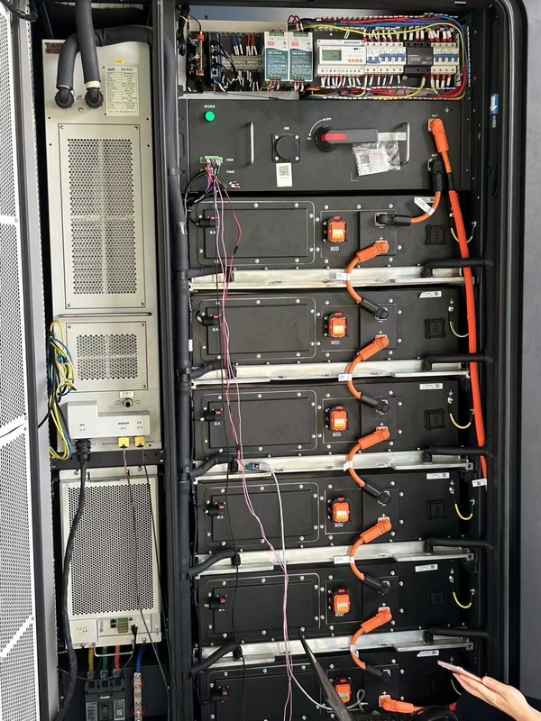 Rumore 65 DB 1m dal sistema 120kW 258kWh Batteria per lo stoccaggio di energia C&I