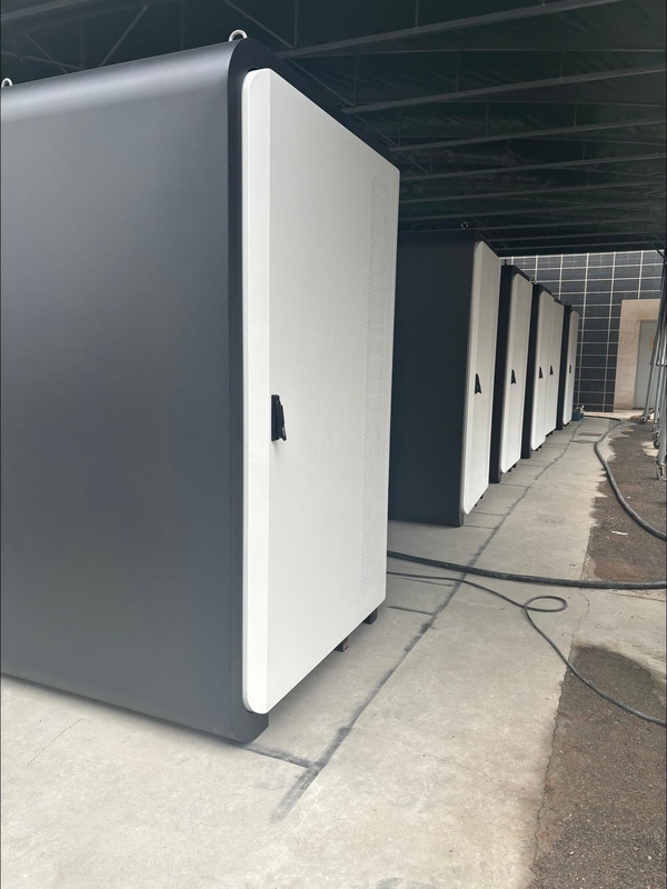 385kwh Capacità nominale Sistema di gabinetto di stoccaggio dell'energia all'aperto con metodo di raffreddamento a liquido