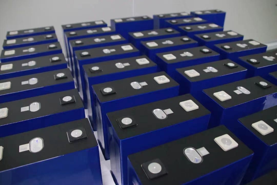 Cella di batteria prismatica durevole da 3,2 V a 314 ah per sistemi di stoccaggio dell'energia dei container e dei camion