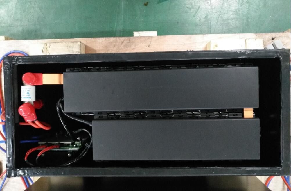 Accumulatore agli ioni di litio per moto elettrica 72V 25Ah Batteria Li-ion per triciclo elettrico